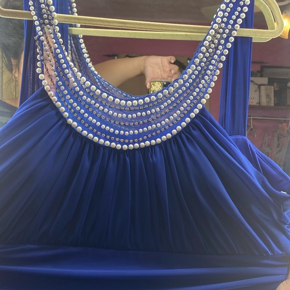 Long formal dress - Picture 3 of 8